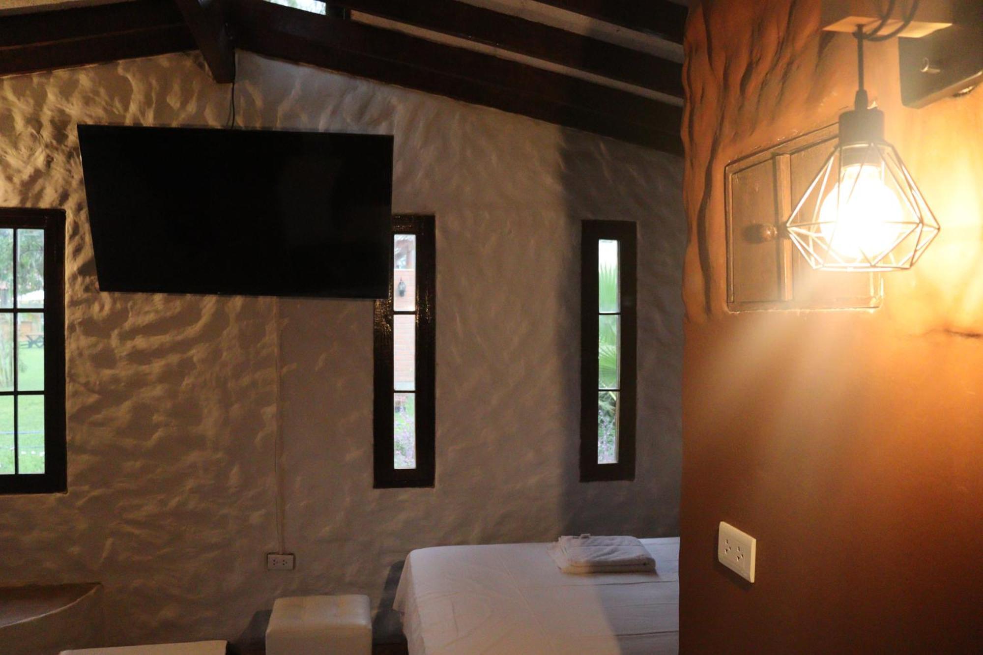 Los Andes - Restaurant & Bungalows เซียเนกียา ภายนอก รูปภาพ
