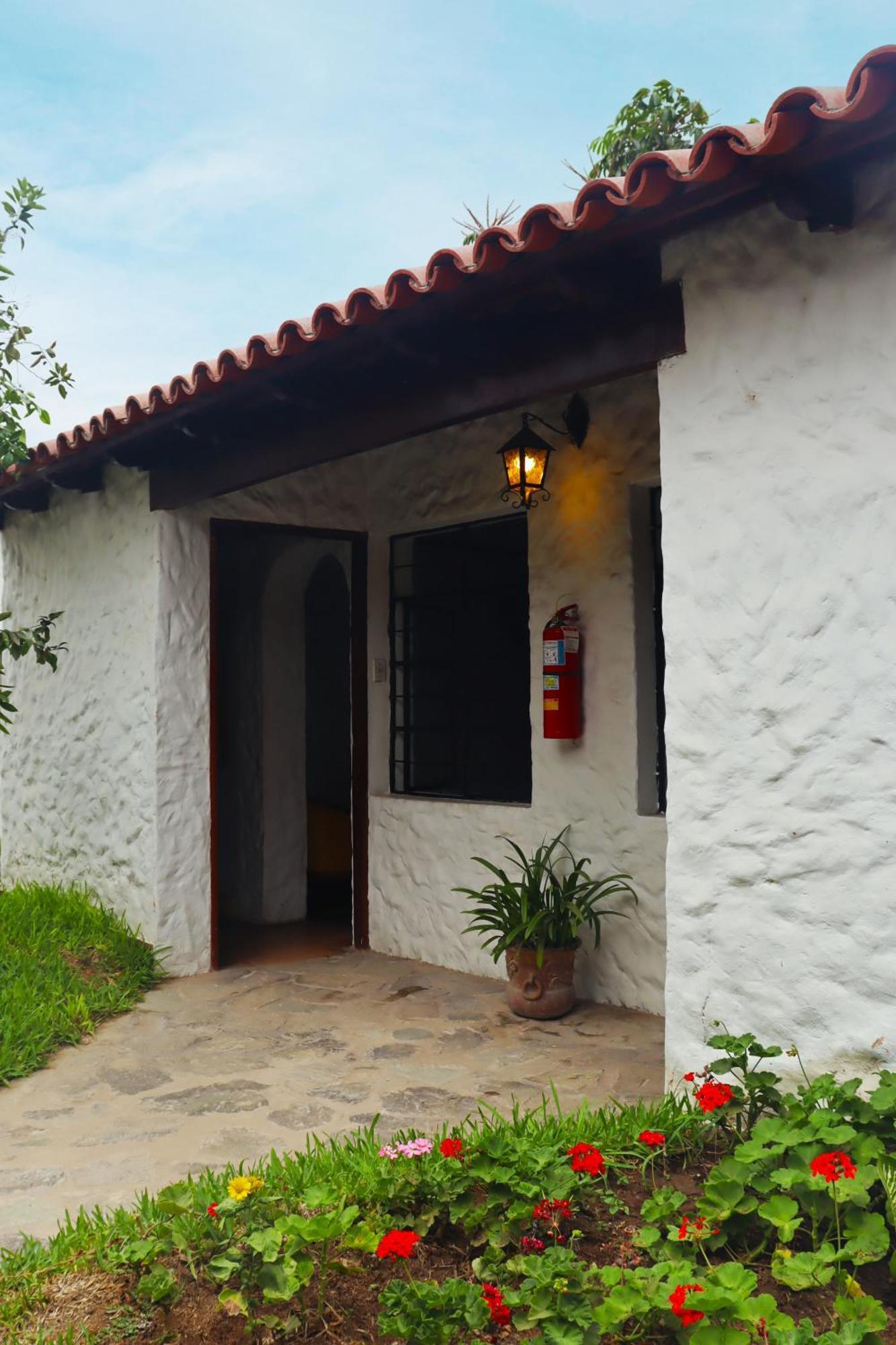 Los Andes - Restaurant & Bungalows เซียเนกียา ภายนอก รูปภาพ