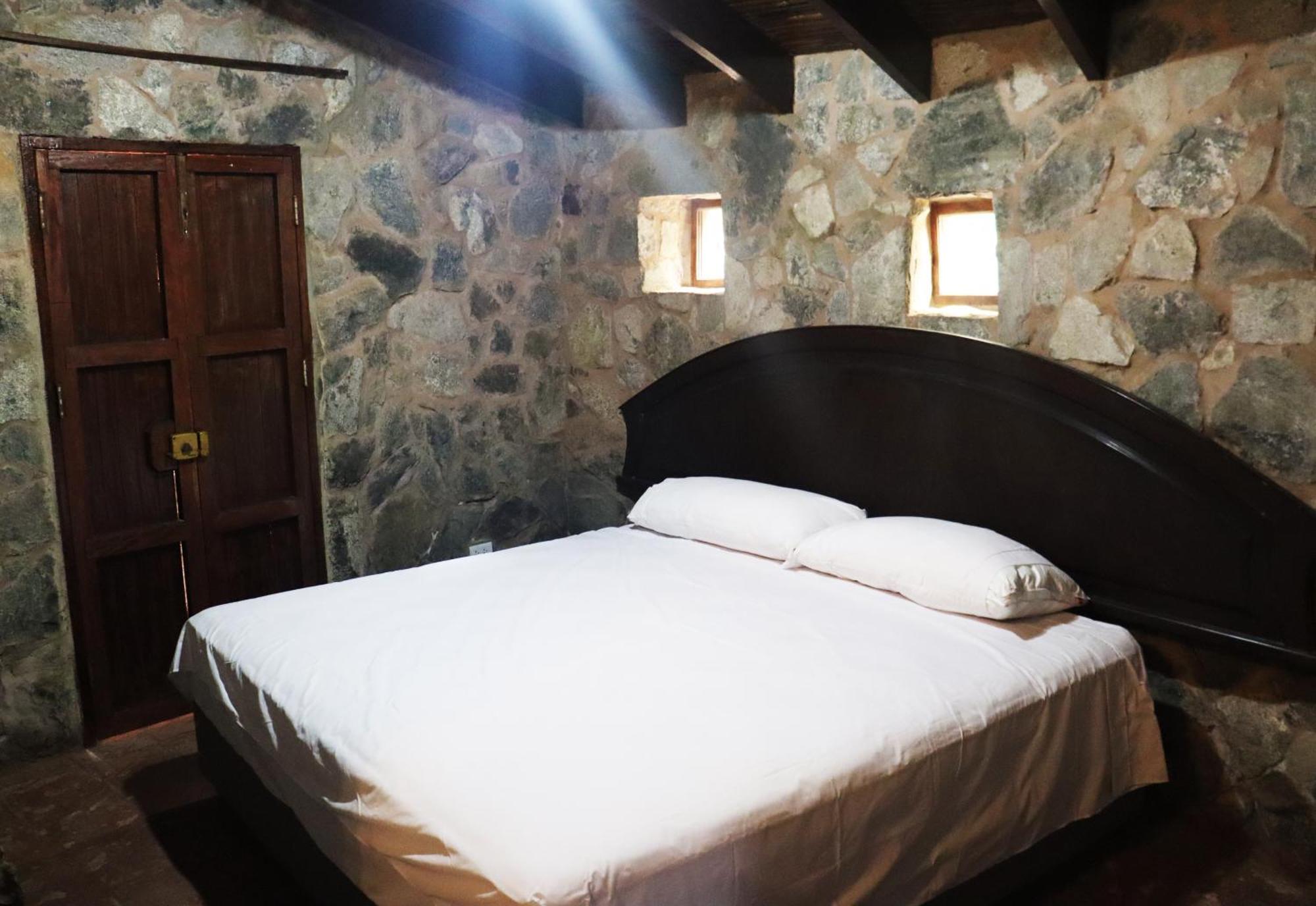 Los Andes - Restaurant & Bungalows เซียเนกียา ภายนอก รูปภาพ