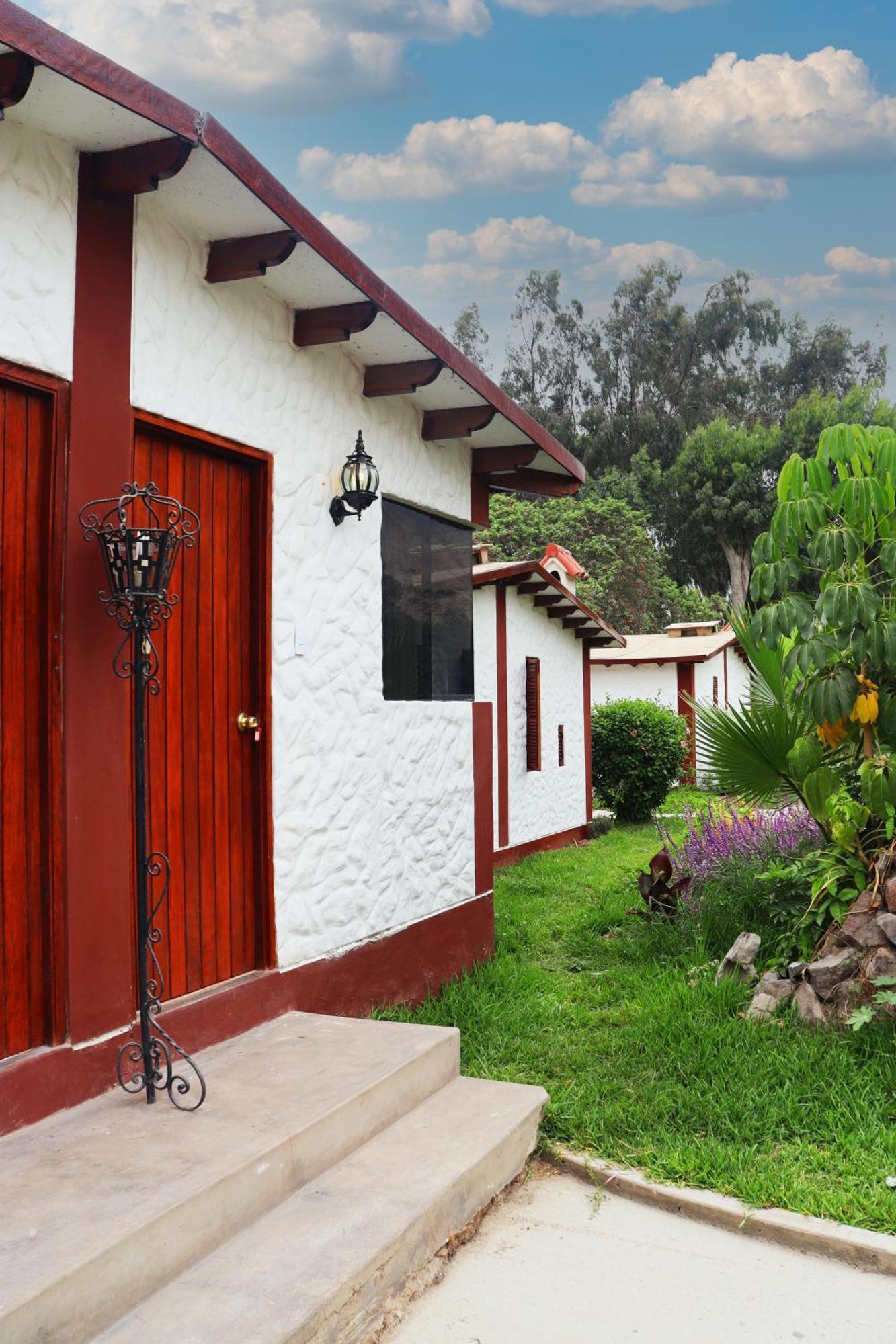 Los Andes - Restaurant & Bungalows เซียเนกียา ภายนอก รูปภาพ