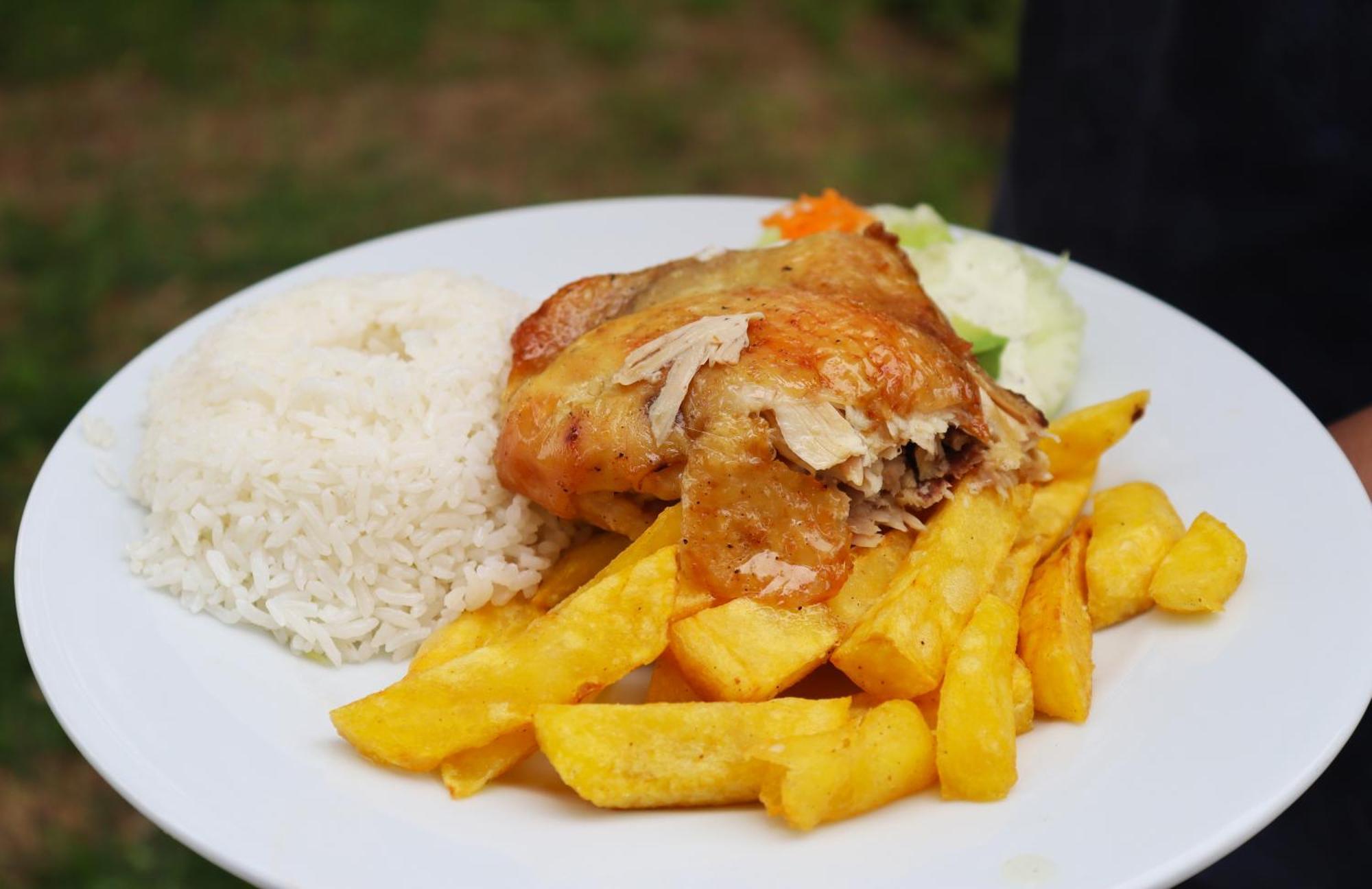 Los Andes - Restaurant & Bungalows เซียเนกียา ภายนอก รูปภาพ
