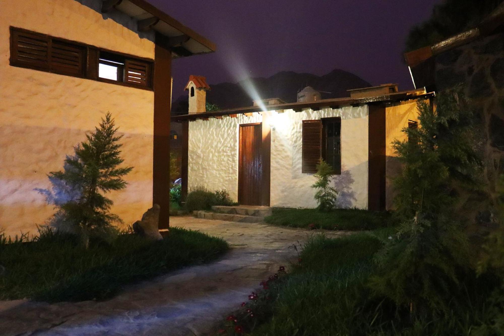 Los Andes - Restaurant & Bungalows เซียเนกียา ภายนอก รูปภาพ