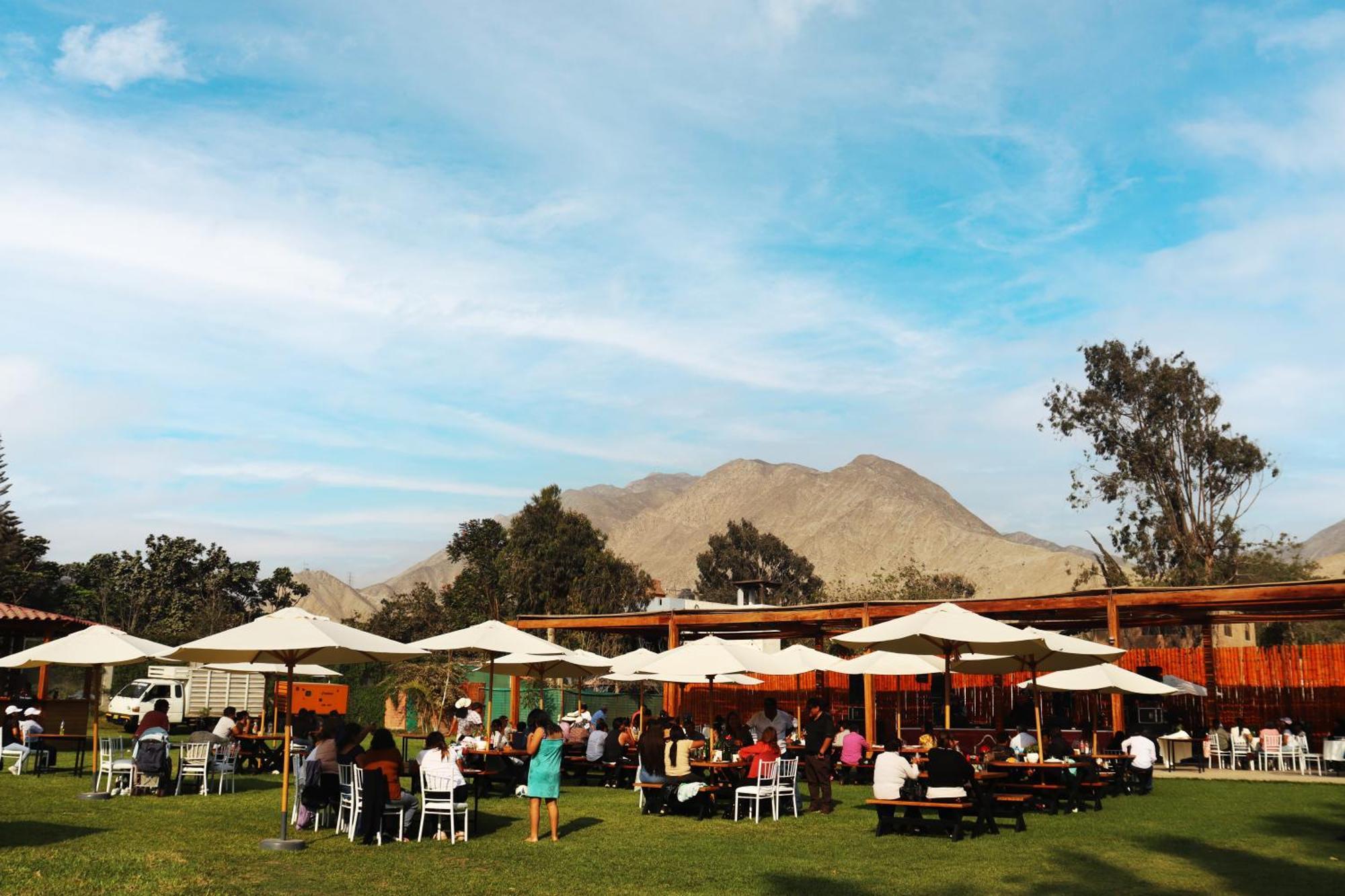 Los Andes - Restaurant & Bungalows เซียเนกียา ภายนอก รูปภาพ